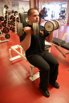 Biceps Halteres Simetrico Sentado