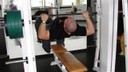 Ombro, Costas - Elevação Upper Back na Multipower com Apoio de Banco 2