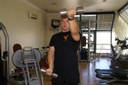 Ombro, Biceps, Peito - Elevações Frontais Supinação Alternado em Pé 3 