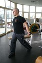 Peito, Ombro, Biceps - Elevação Frontal Supinação com Elastico 1