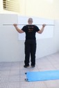 Gemeos em Pé com Barra Divergente 2