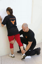 "MR" Gluteus Em Pé - Execução