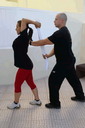 "MR" Pullover Triceps Simetrico Em Pé - Execução