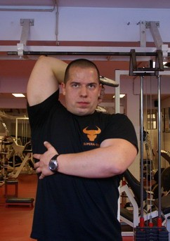 Pull Over Triceps Alternado em Pé 1